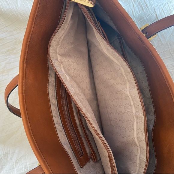 Michael Kors Signature Jet Set Travel North South Multifunction Tote Bag - Picture 4 of 6